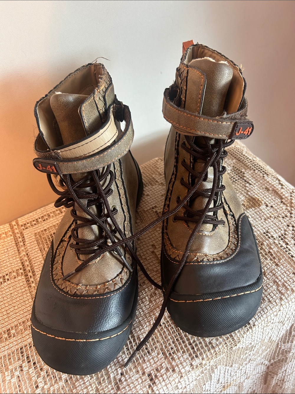 J-41 women’s Brown and Black Lace-Up Hook-and-Loop Adventure Boots 8.5